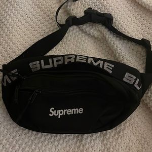 AUTHENTIC supreme Fanny pack